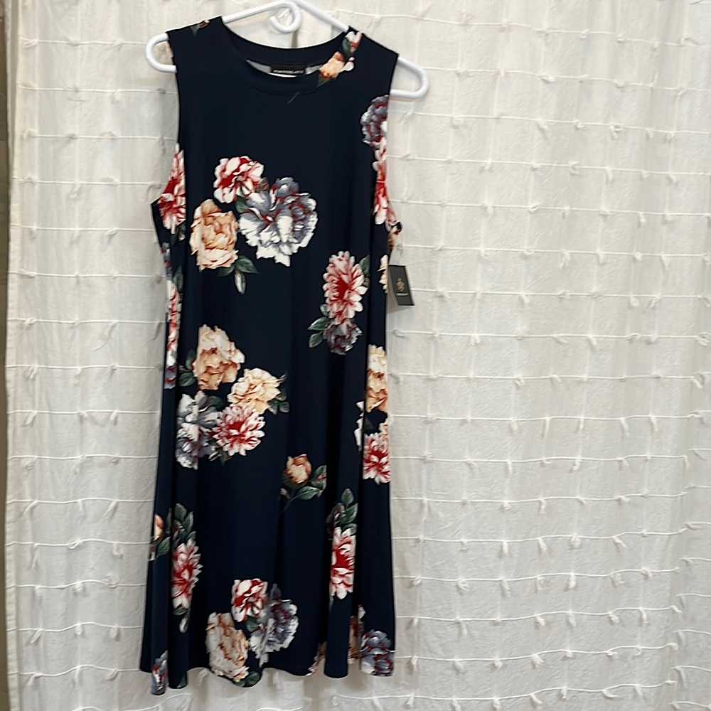 New sleeveless summer dress